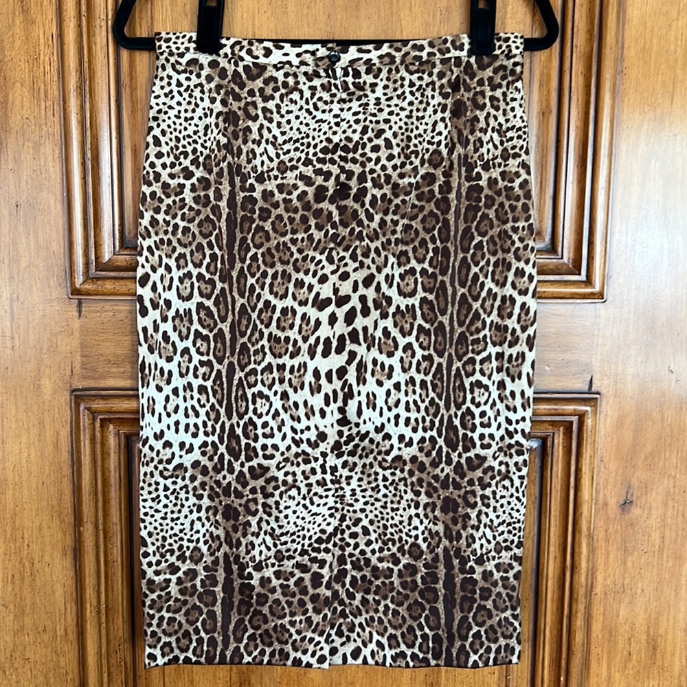 Silk leopard pencil skirt by Dolce & Gabbana - Picture 2 of 5